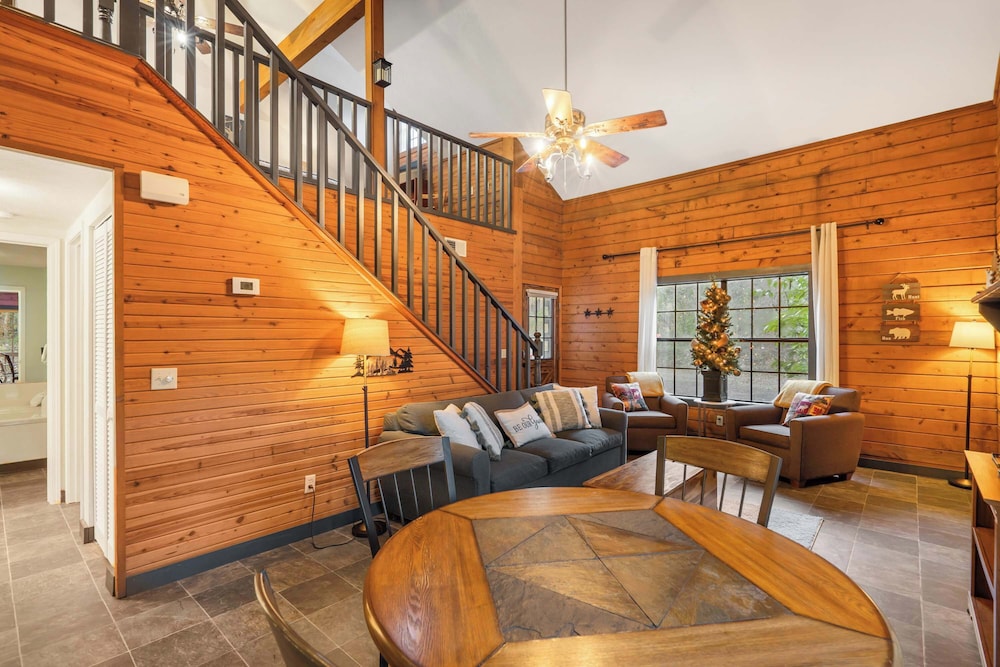 Whitetail Cabin Getaway for 6