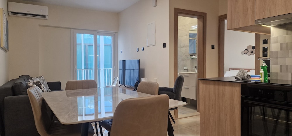 75 Prokymea- Steps From the Sea, Downtown, Balcony
