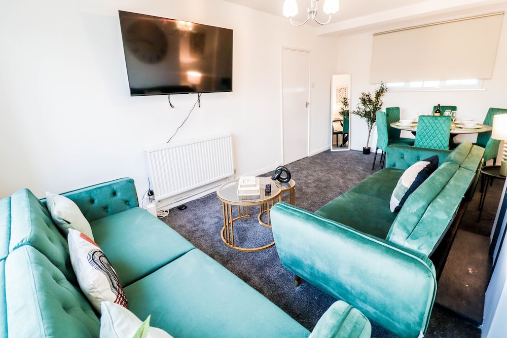 Lovely 3 Bedroom Maisonette
