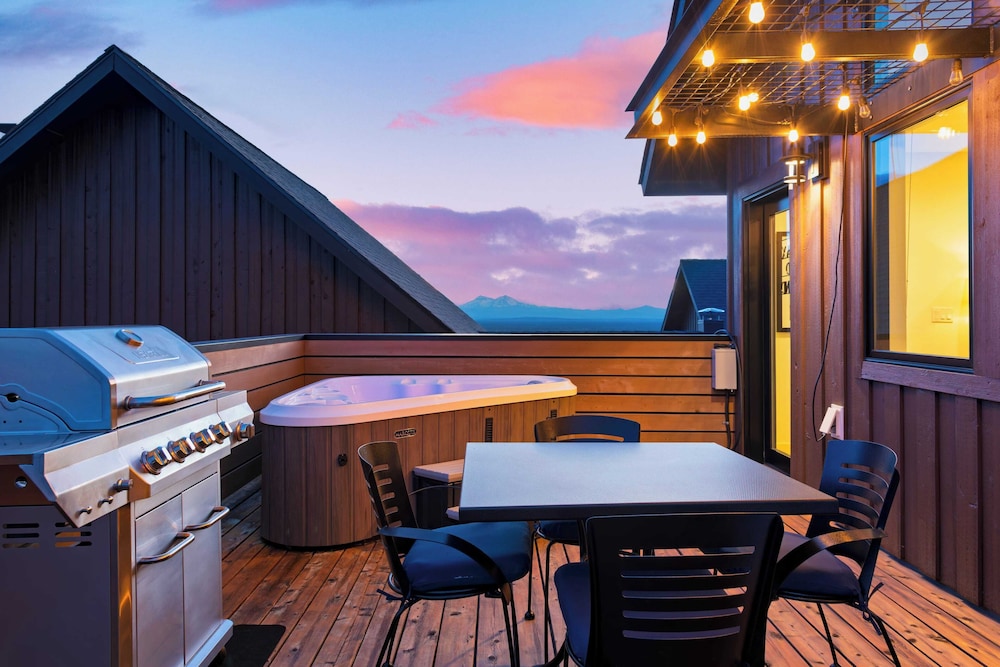 Brasada Ranch Retreat w/ Hot Tub + Views Resort Access w/ Pools, Horseback Riding, Sports, and More Hat Rock Loop by Avantstay