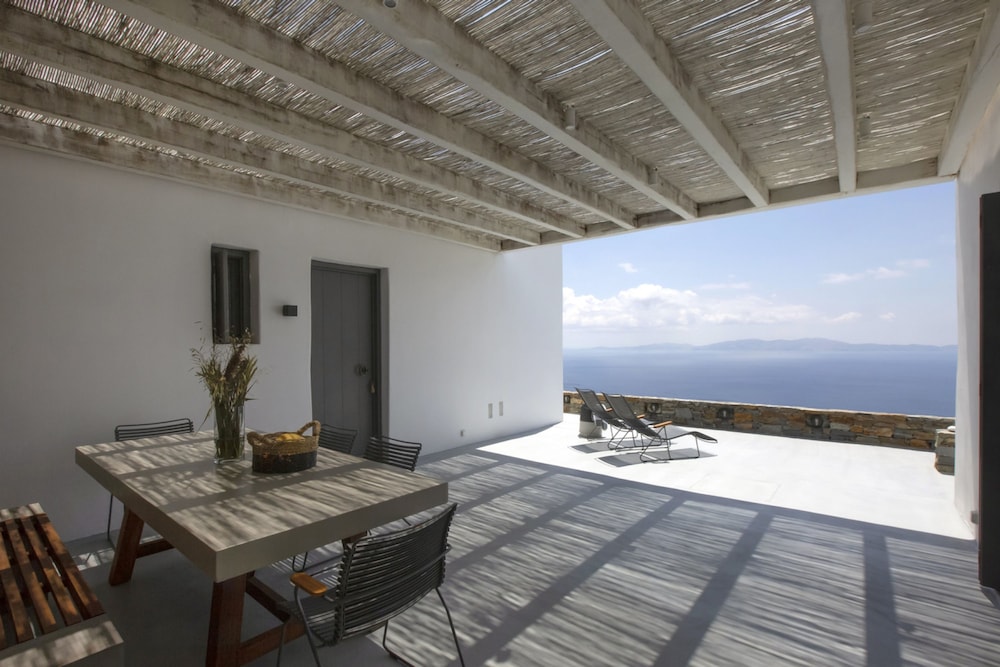 Houses G Y in Kardiani Tinos