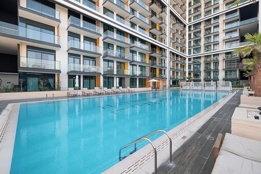 JVC Suites by Hostiva - City View