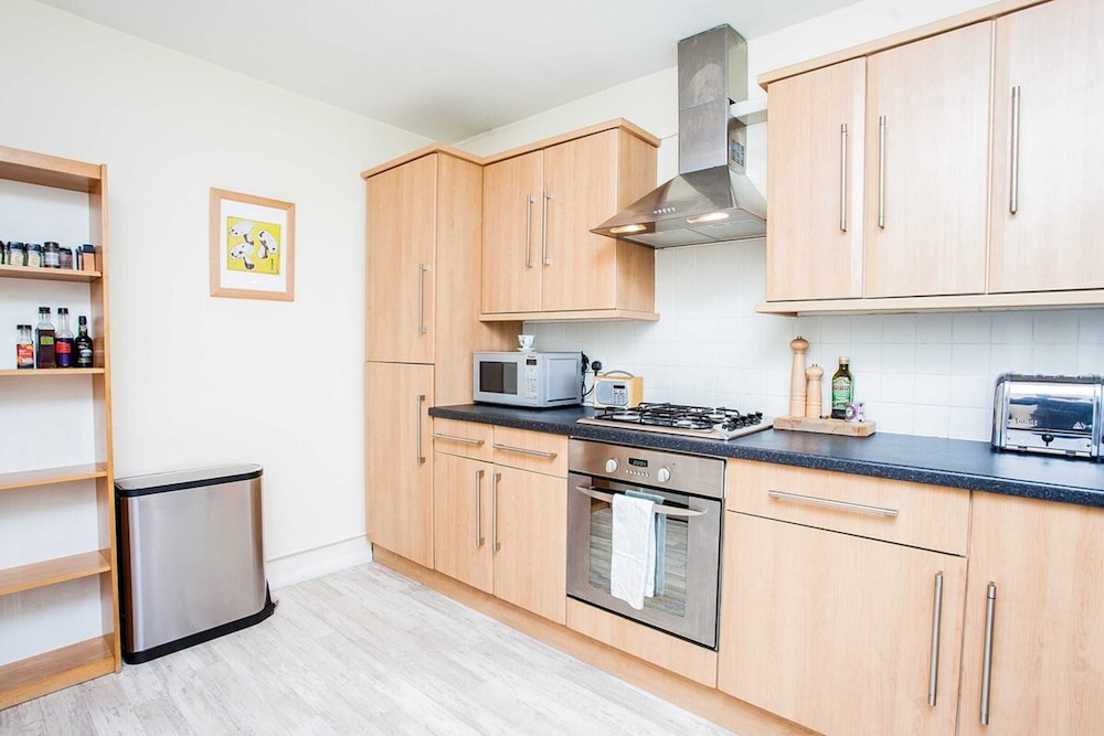 Stunning Spacious South London 1 Bed Apartment with Balcony