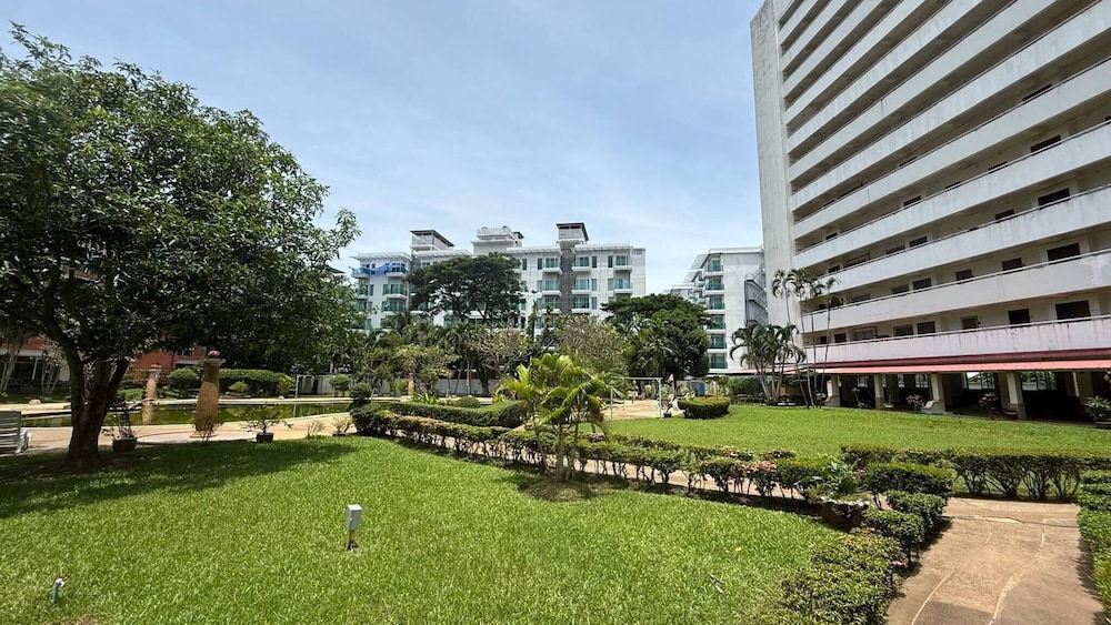 Palace - Spacious 1 Bedroom Condo With Shared Pool
