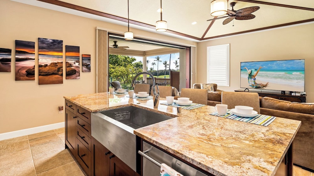 Private Yard and Outdoor Area - AC & Shared Pool - Golf Views - Vrkcv