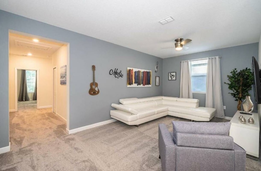 Sleeps 17 - Luxury 6bdhome With Pool Storey Lake