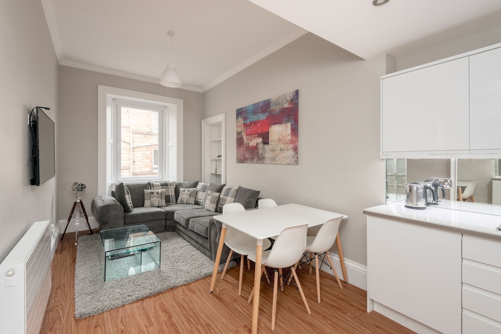 Silver Lining Apartment near Holyrood