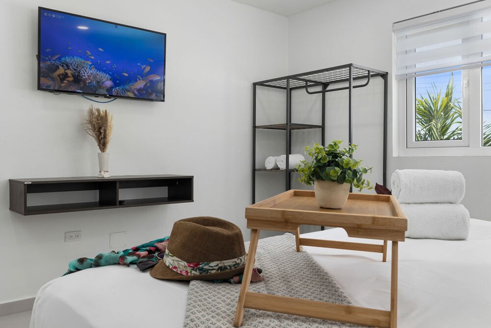 2BR Countryside Home w Sea Views Private Pool