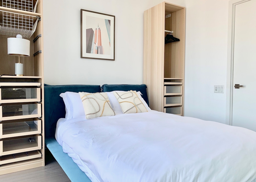 Luxury 2Bed 2Bath Corner Condo - Image 4