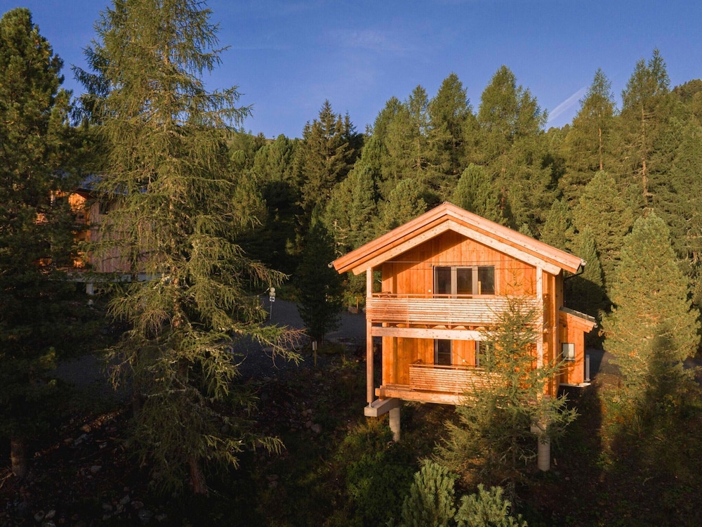 Superior Chalet With Sauna and hot tub
