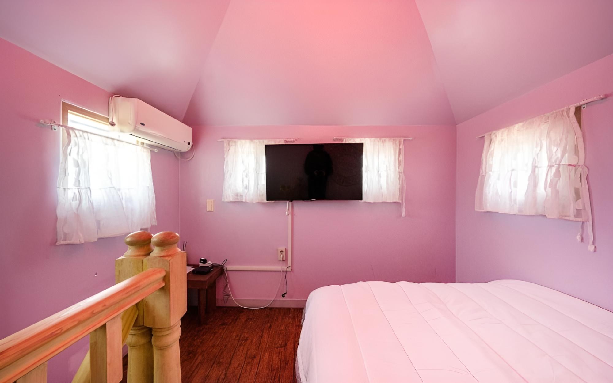 Taean Baja California Pension