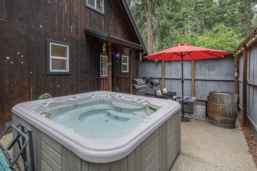 Pine River Retreat 2 Bedroom Home by RedAwning view 5