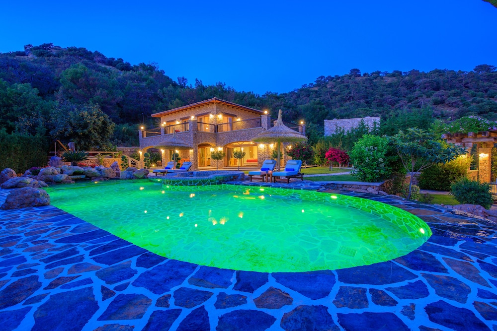 Private Island-Style Ultra Luxury Villa Estate