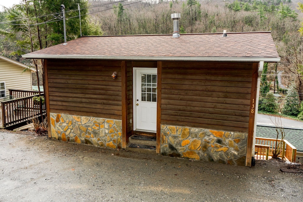 The Chimney Rock Inn & Cottages
