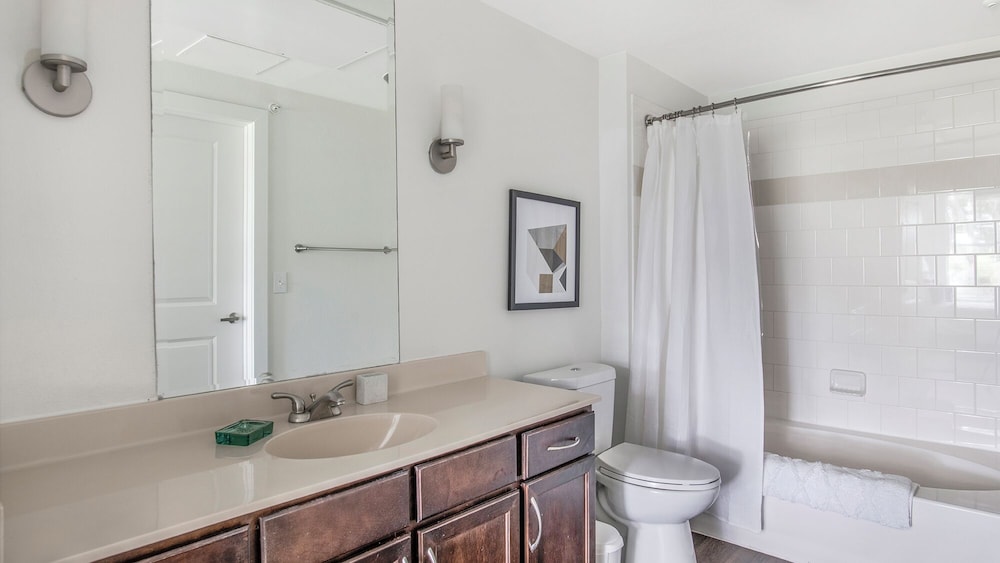 Landing Apartments - North Dallas