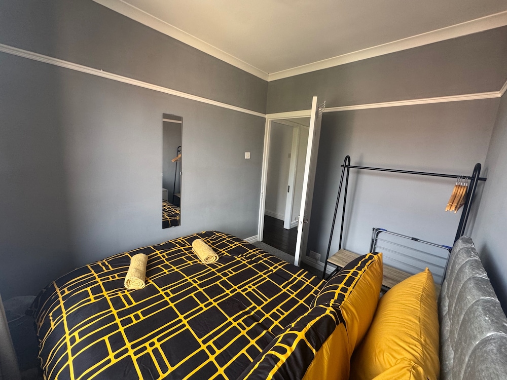 9 Guests - Free Parking - Cozy 3 Bedrooms