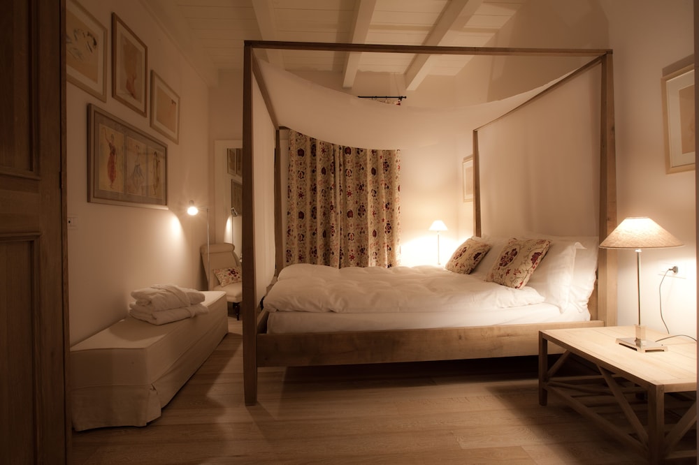 Les Fleurs Bleues chalets view 5