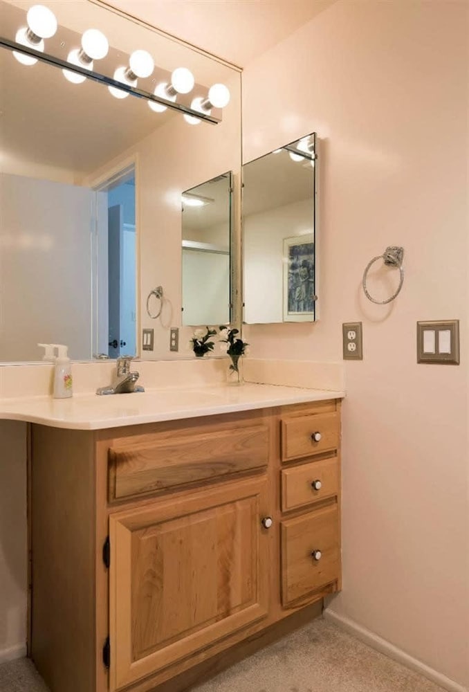 Lakeside Golf Course Retreat in Cathedral City
