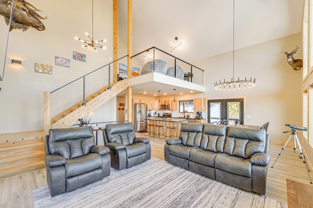 Views, Trails, Hot Tub & More: Luxe Wyoming Oasis