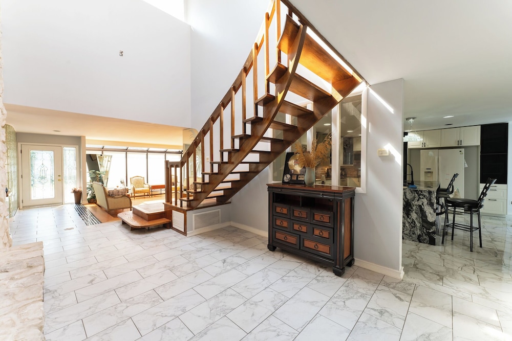 LUXURY BAY SHORE HOME