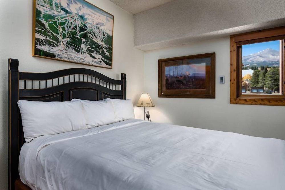 Ski-in, Ski-out 3 Bedroom in Downtown Breckenridge at Peak 9