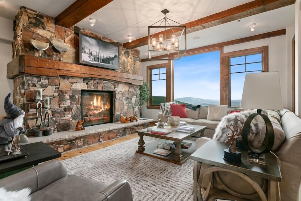 Grand Lodge - 3 Bedroom Deluxe #407 - Ski-in/out 3 Condo