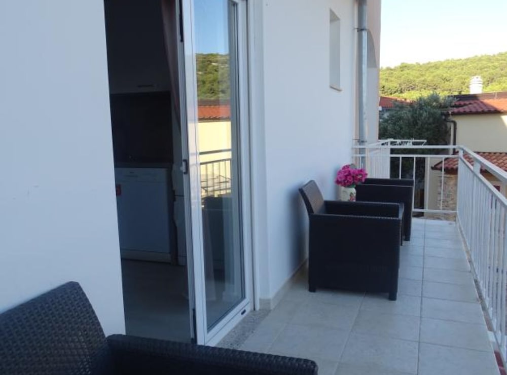 Cozy Seaview Retreat A & M Apartments
