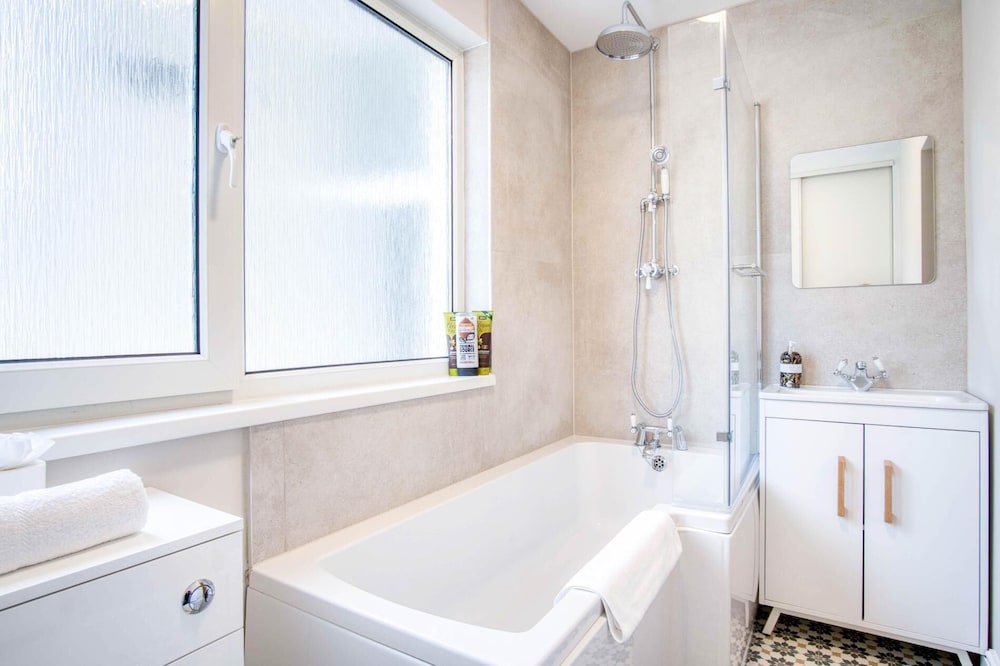 Seascape Retreat - 3 Bedroom Flat - Porthcawl