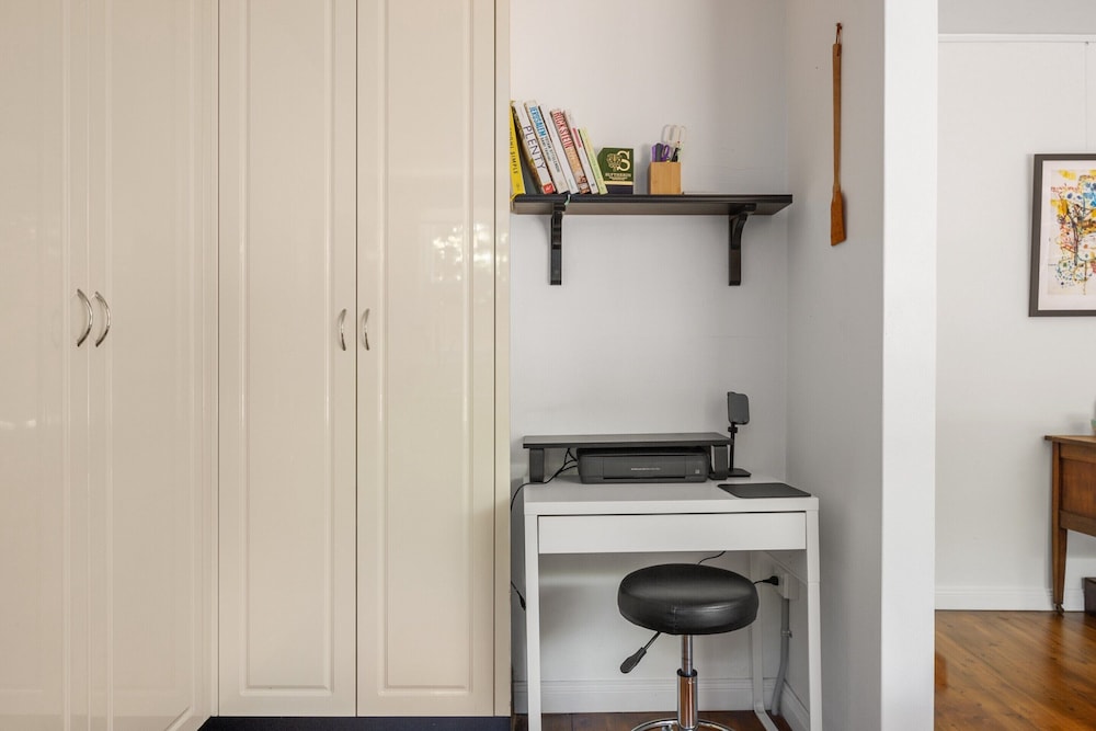 Spacious Stay Near Shops & Cafes in Marrickville
