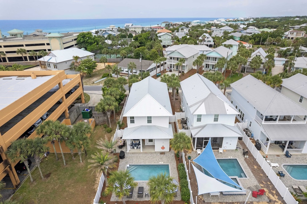 Pool, Patio & Outdoor Dining + Walk to Shore, Pier Park Sanctuary on Sands