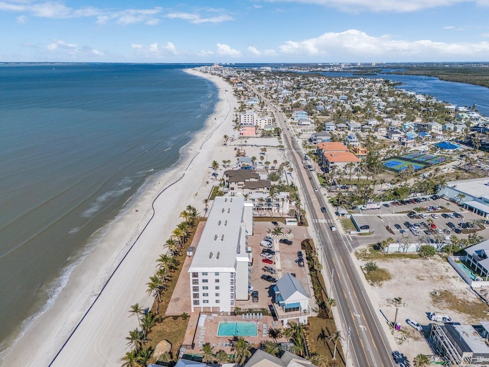 Seaside 108: Oceanview 2br/2ba Condo With Pool, Steps To Beach 2 Bedroom Condo