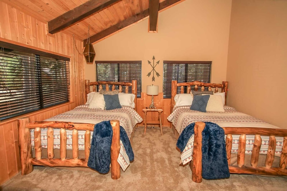 The Lodge At Snow Summit 6 Bedroom Residence by RedAwning