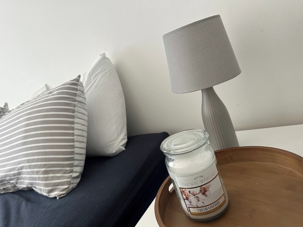 Housesleeps6-freeparking-wifi-contractors-garden