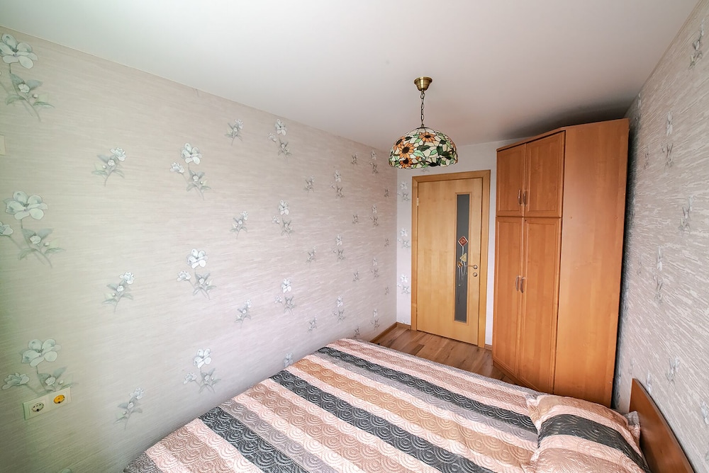 Apartment on Leonova 21A