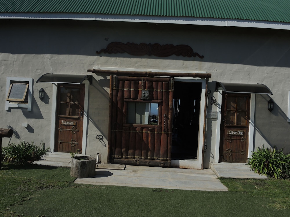 T'Niqua Stable Inn