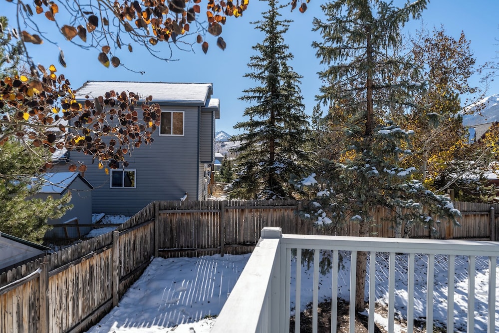 345 Rainbow Court