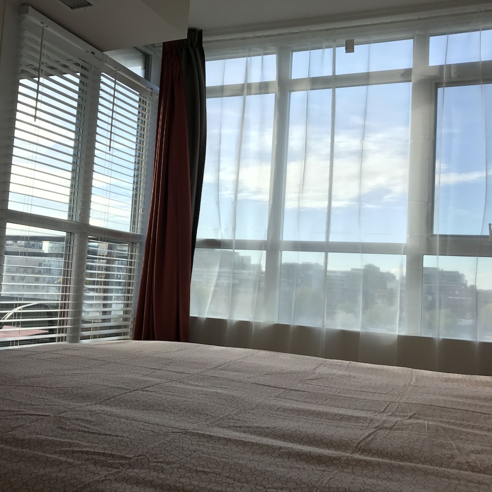 Luxury 2BR Suites in the heart of Downtown Toronto photo 2