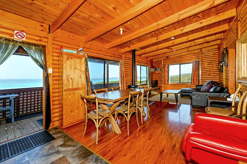Cloudy Bay Cabin