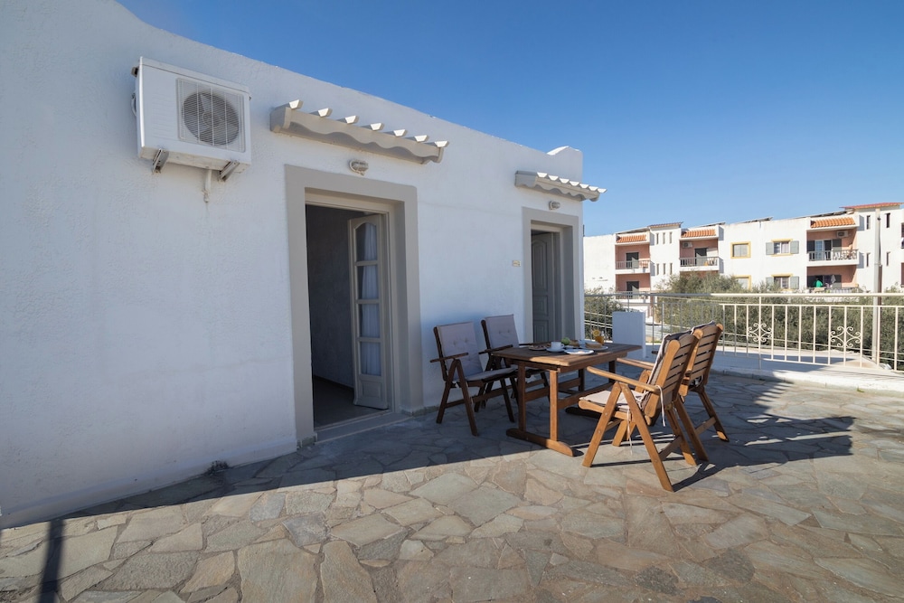 Hesperia Apartments photo 4