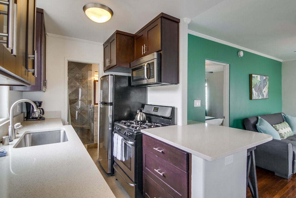 Manhattan Shores 1B