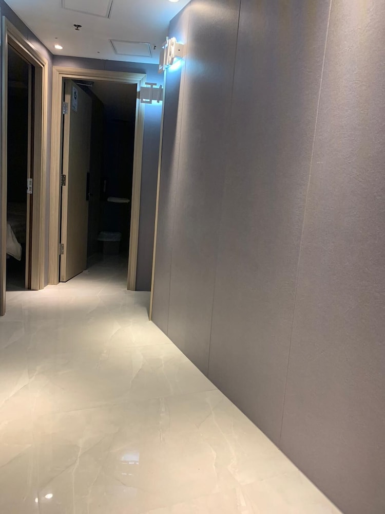 J Hotel