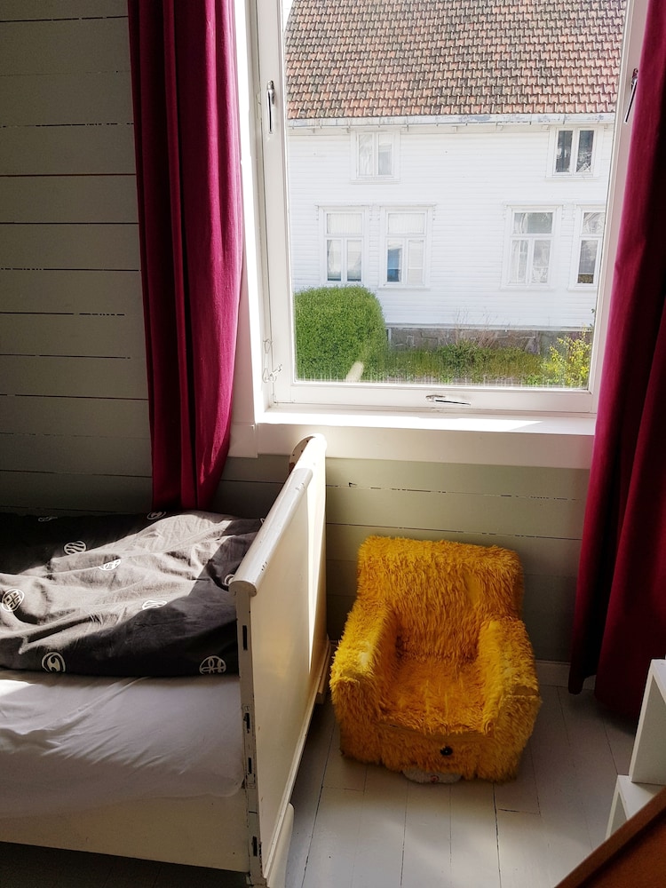 StayPlus Large Holiday Home for Families view 4