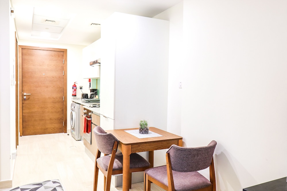 Fully Furnished Studio in Azizi Aliyah