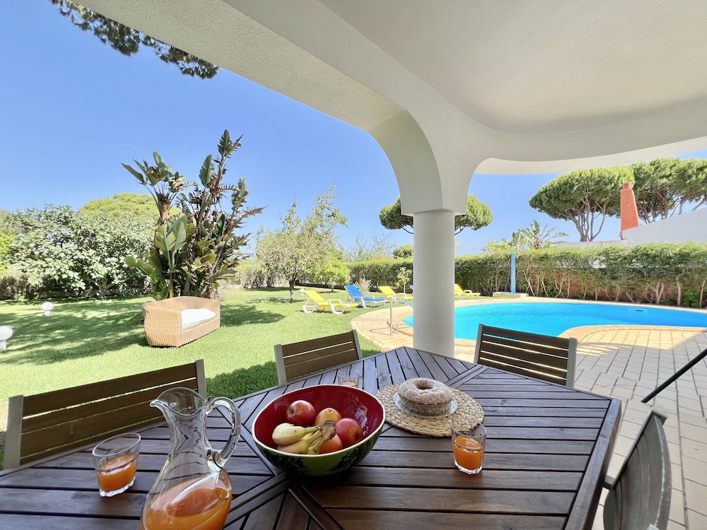 Vilamoura White House Villa by Homing