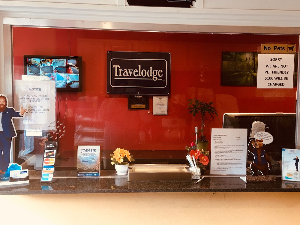 Travelodge by Wyndham Bay Shore Long Island view 4