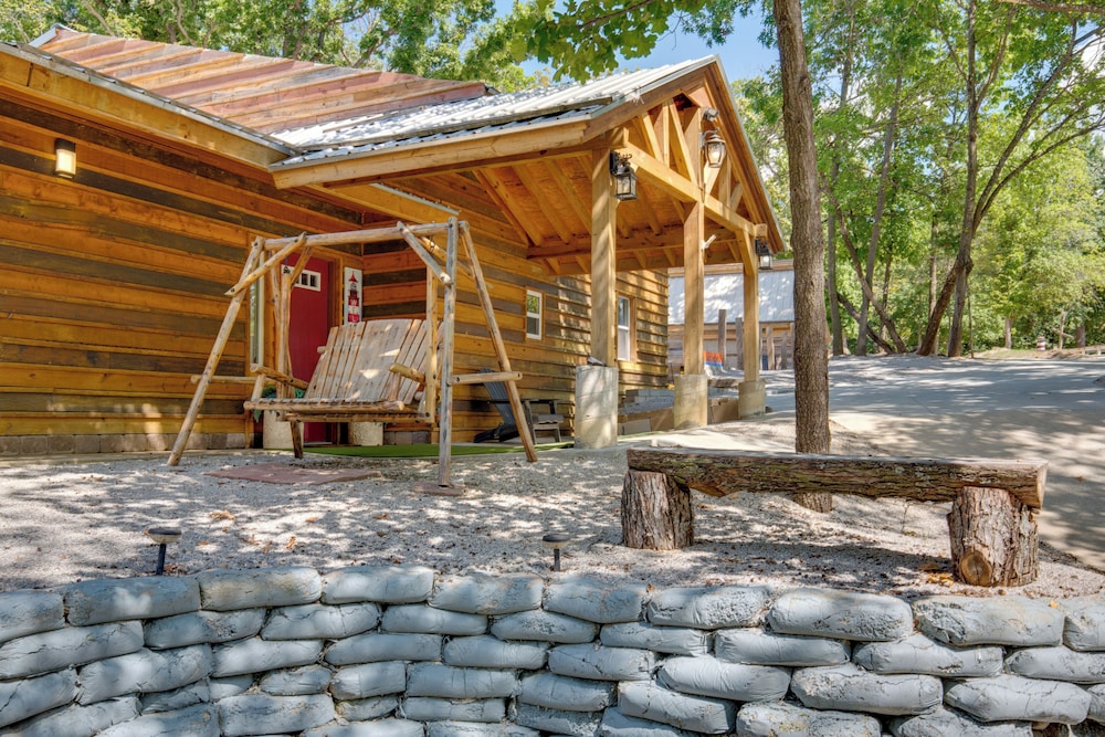 'bayview' - Lakefront Family Cabin in Odessa!