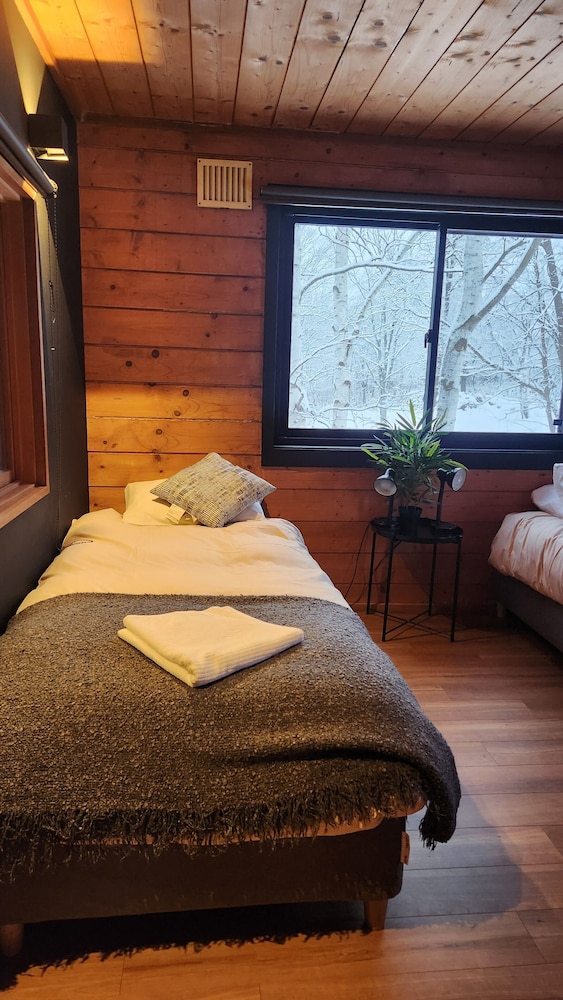 Hooting Owl Lodge