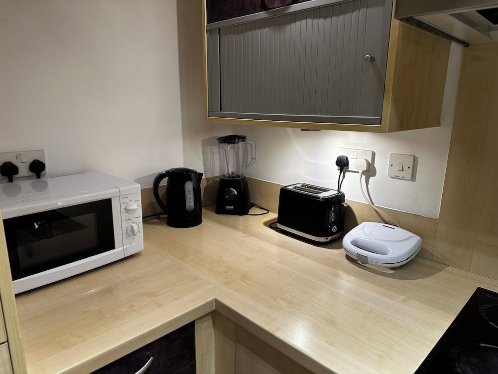 Charming Birmingham Apartment With Mini Balcony and Wifi With a Free Parking