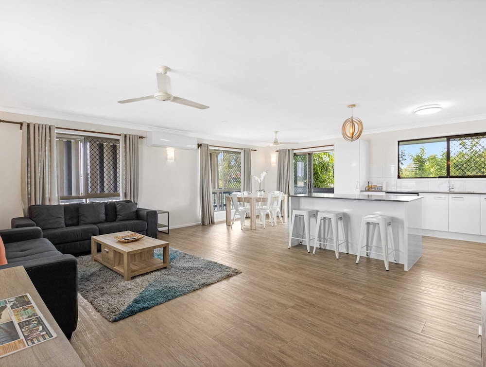 Spacious 3-bed Home With Large Balcony