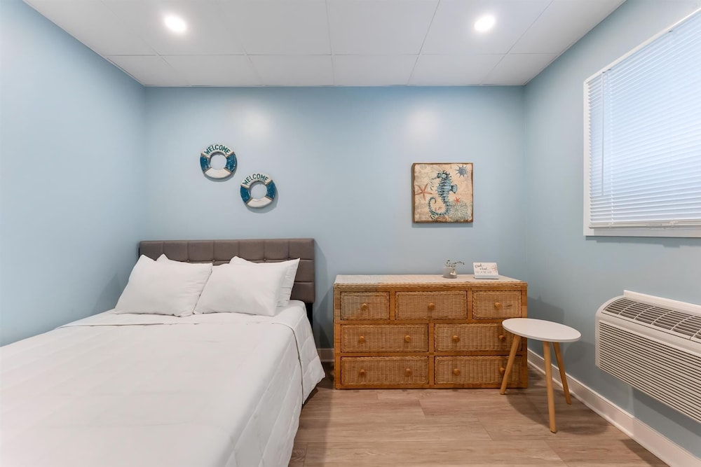The Harbor Light Family Resort